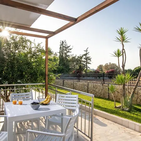 Ariadni Apartment *